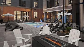 Seasonal outdoor pool, open 8:00 AM to 9:00 PM, pool loungers