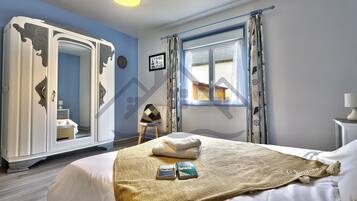 2 chambres, fer et planche à repasser, Wi-Fi, draps fournis