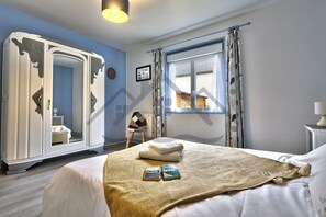 2 chambres, fer et planche à repasser, Wi-Fi, draps fournis