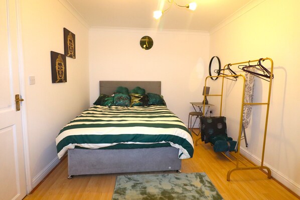 Studio | Free WiFi, bed sheets - 1 Bed Studio in Dartford Town - Orchard Theatre (Dartford)