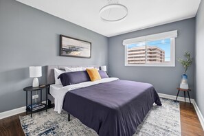 3 bedrooms, desk, iron/ironing board, travel cot