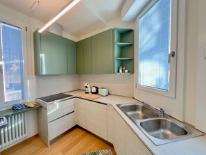 Luxury Apartment | Private kitchen | Full-size fridge, microwave, oven, stovetop - Villa Ada al Lido (Venice)