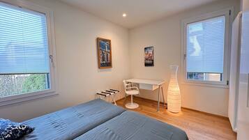 2 bedrooms, desk, soundproofing, iron/ironing board