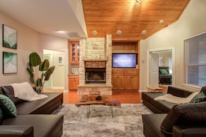 Smart TV, fireplace, books, stereo