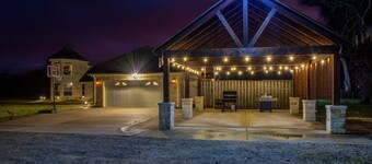 Chick & Modern Getaway Ranch - Lake Livingston View!