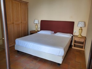 1 bedroom, bed sheets