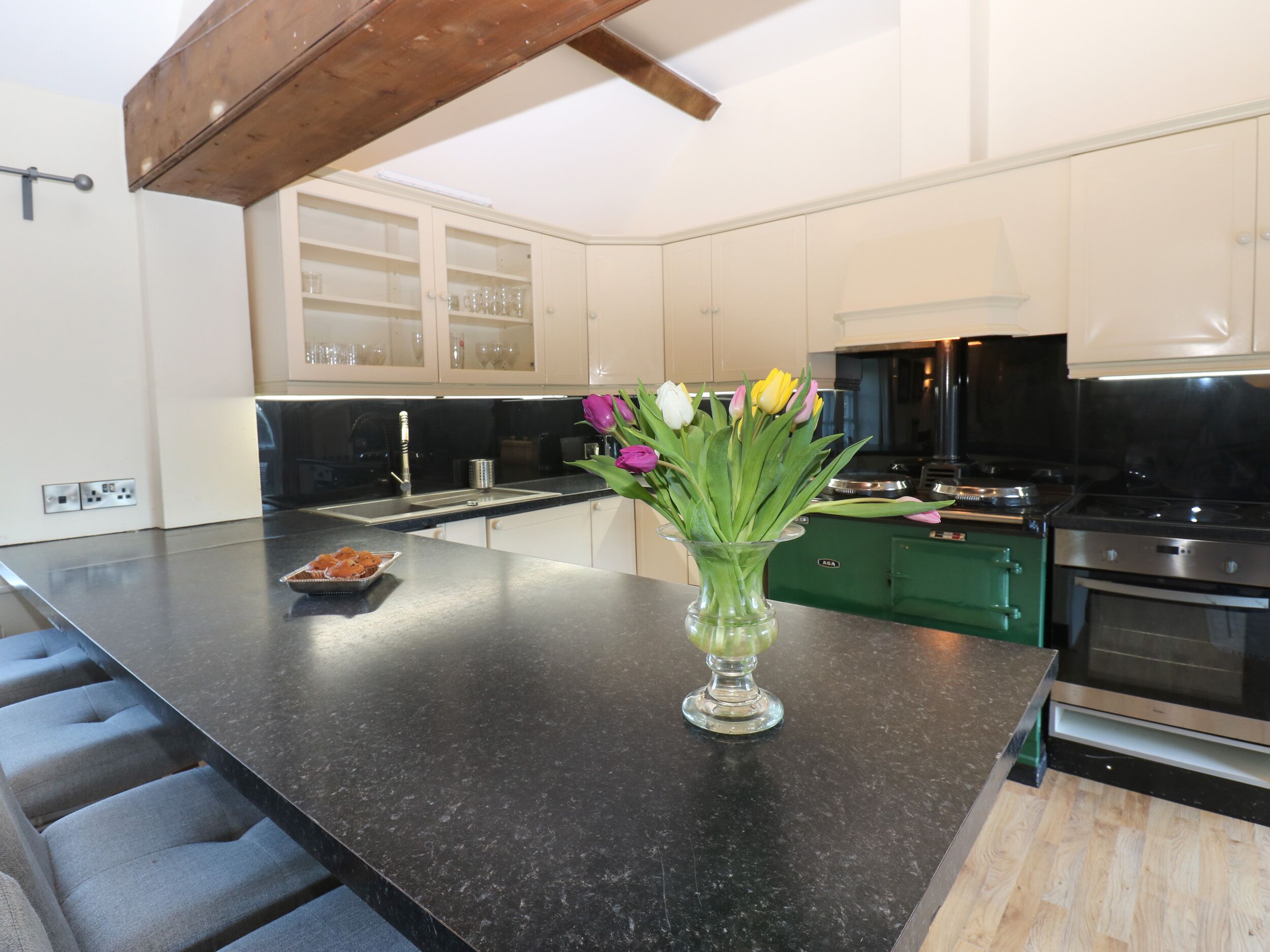 Kylskåp, diskmaskin, vattenkokare och brödrost