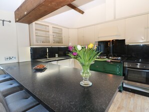 電冰箱、洗碗機、電熱水壺、烤麵包機