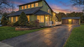 A two-story house with a garage, a driveway, and a well-maintained lawn. - 3-bedroom vacation home just 12 minutes from Lafayette and Lehigh College. (Nazareth)