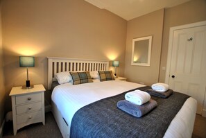 2 bedrooms, iron/ironing board, bed sheets