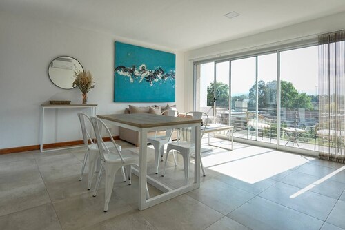 Beautiful apartment with view of the mountains, excellent location!

