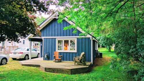 The Eyrie - Peaceful sanctuary steps from the beach and provincial park!