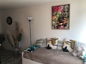 1 chambre, fer et planche à repasser, literie fournie