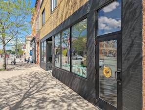 Exterior detail - Prime Downtown Music Lovers Experience! Nostalgic Mid-Mod In Historic St Peter (Saint Peter)