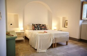 4 bedrooms, iron/ironing board, travel cot, free WiFi