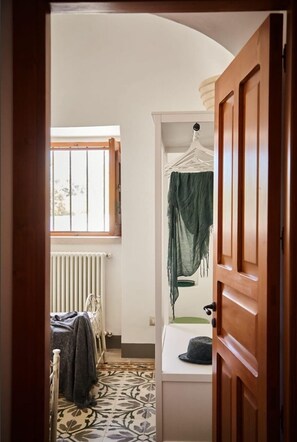 4 bedrooms, iron/ironing board, travel cot, free WiFi