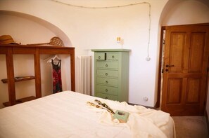 4 bedrooms, iron/ironing board, travel crib, free WiFi