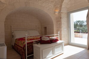 3 bedrooms, iron/ironing board, travel crib, free WiFi