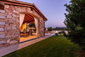 Outdoor dining - 5 Bedroom Villa in Castiadas (Castiadas)