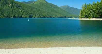 Staircase Rapids Retreat at Lake Cushman, Sleeps 6