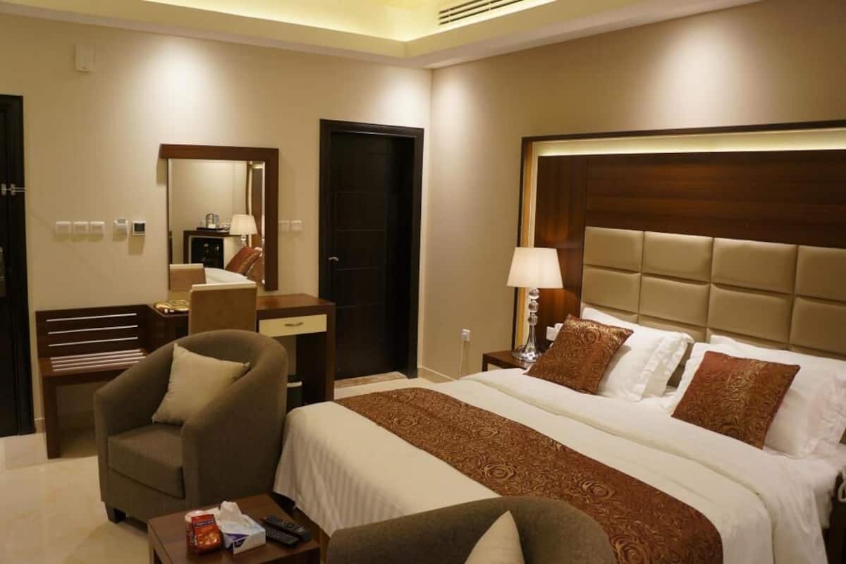 Deluxe Double Room - 1 room and 1 bathroom | In-room safe, individually furnished, blackout curtains