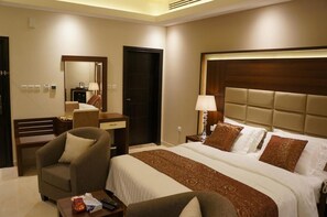 In-room safe, individually furnished, blackout curtains - Madeira Hotel (Al Khobar)
