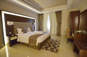 Superior-lejlighed - 1 soveværelse | Pengeskab på værelset, individuel indretning, mørklægningsgardiner