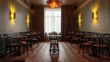 Café da manhã com buffet grátis todos os dias