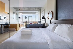 Desk, iron/ironing board, travel cot, WiFi - Les Immeubles Charlevoix - 760108 - CITQ 279646 (Québec)