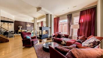 TV, fireplace