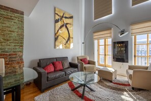 TV - Les Immeubles Charlevoix - Le Quai St-André 1178 (Québec City)