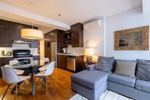 TV - Les Immeubles Charlevoix - Le Quai St-André 1173 (Québec City)