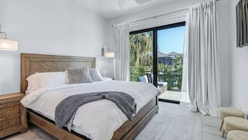 4 sovrum, skrivbord, strykjärn/strykbräda och resesäng