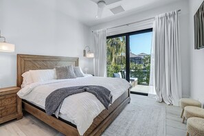 4 Schlafzimmer, Schreibtisch, Bügeleisen/Bügelbrett, Reisekinderbett