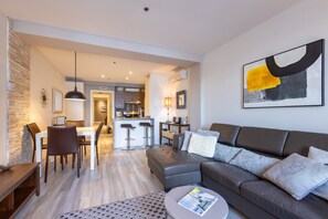 TV - Les Immeubles Charlevoix - Le Quai St-André 1175 (Québec City)