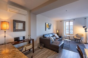 TV - Les Immeubles Charlevoix - Le Quai St-André 1175 (Québec City)