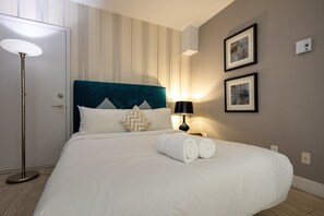 2 bedrooms, iron/ironing board, WiFi, bed sheets - Les Immeubles Charlevoix - Le Quai St-André 1172 (Québec City)