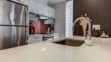 KĂŒhlschrank, Mikrowelle, Ofen, Herdplatte