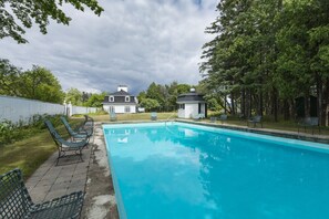 Unclassified image, 3 of 24, button - 359 · Les Immeubles Charlevoix - 359 (La Malbaie)