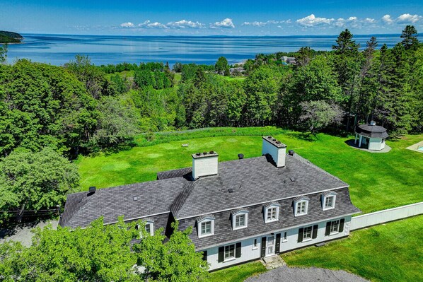 Exterior - 359 · Les Immeubles Charlevoix - 359 (La Malbaie)