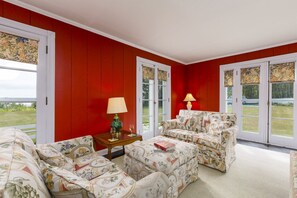 Unclassified image, 2 of 24, button - 359 · Les Immeubles Charlevoix - 359 (La Malbaie)