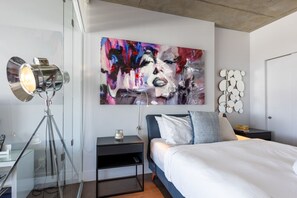 1 dormitorio, tabla de planchar con plancha, wifi y ropa de cama