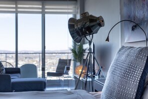 1 dormitorio, tabla de planchar con plancha, wifi y ropa de cama