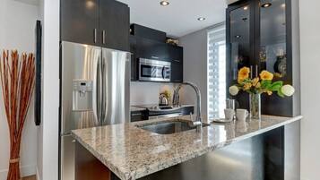 Fridge, microwave, oven, stovetop