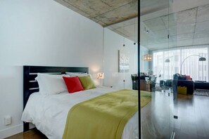 1 habitación, tabla de planchar con plancha, wifi y ropa de cama 