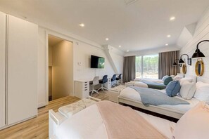 4 Schlafzimmer, Schreibtisch, WLAN