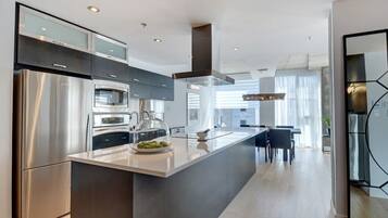 Fridge, microwave, oven, stovetop