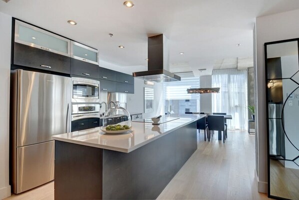 冰箱、微波炉、烤箱、炉灶