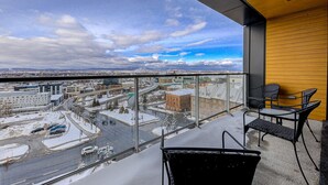 A balcony with a view of a cityscape, including buildings and a highway. - Les Immeubles Charlevoix-Le 760631 (Québec)