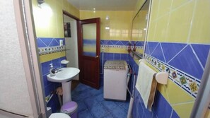 Serviettes fournies, savon, papier toilette